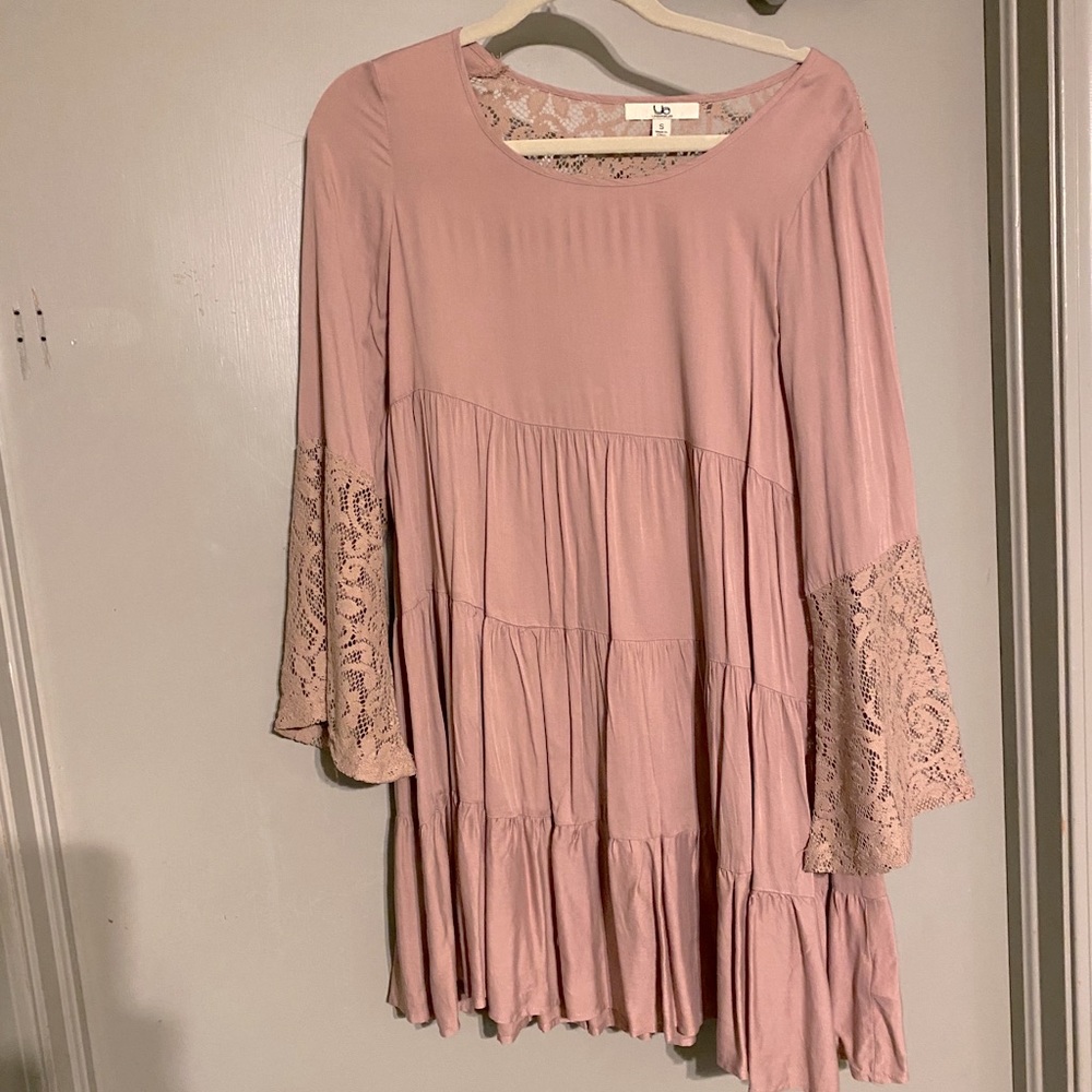 Stylish long sleeve lace dress